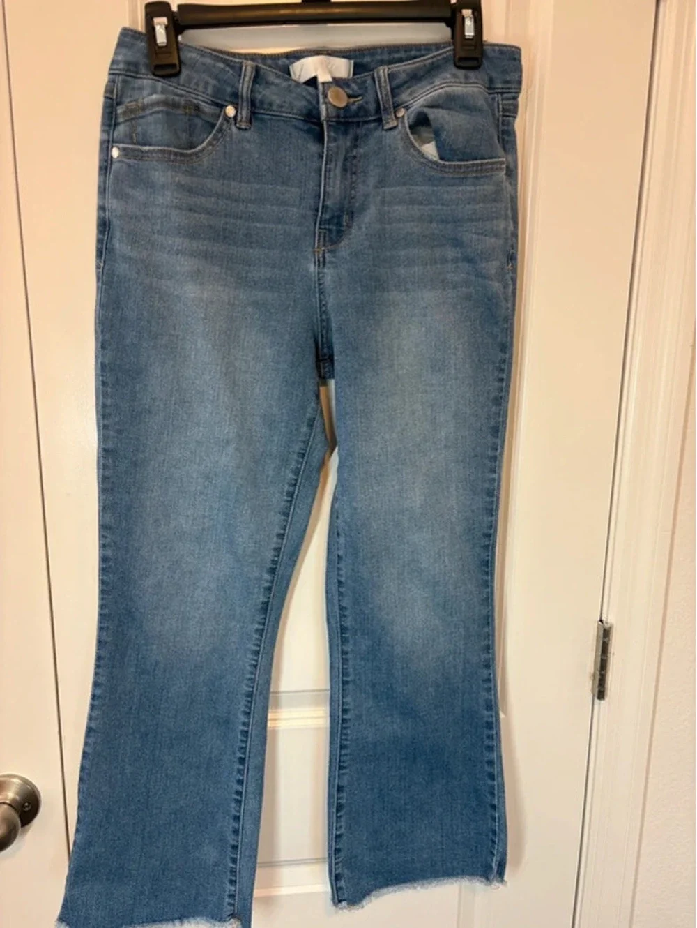 1822 Denim Women’s Size 8 Cropped Straight-Leg Jeans Light Wash Raw Hem Stretch